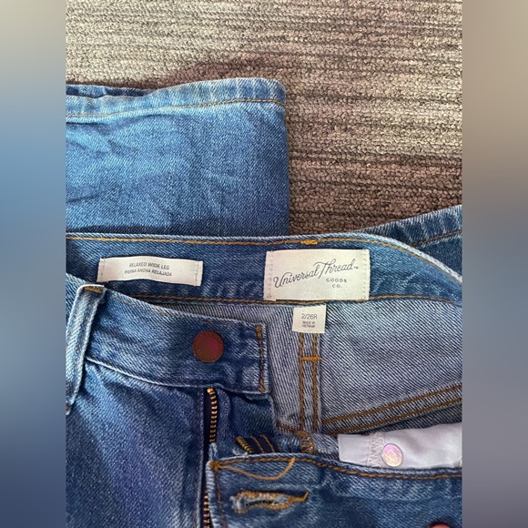 Straight legged, wide legged denim - Picture 3 of 4